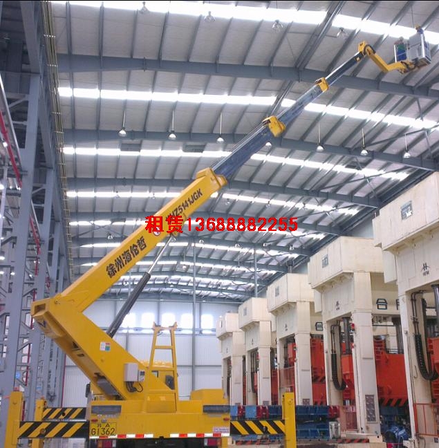 钢结构厂房高空作业现场