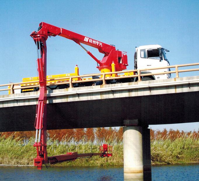 折臂式桥梁检测车出租